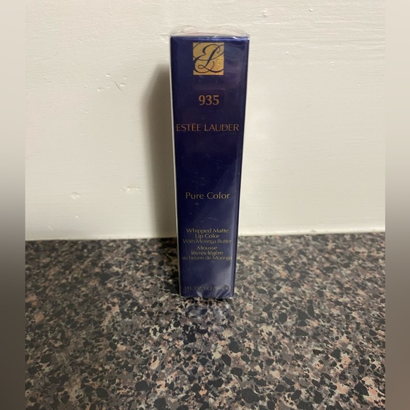 Estée Lauder Whipped Matte Lip Color- Shock Me (935) NWT - Picture 2 of 5